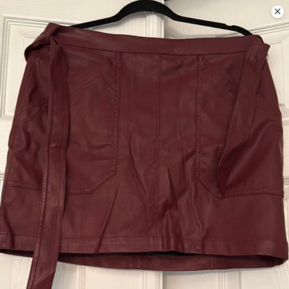 NEW WITH TAGS Burgundy faux leather skirt size 12 - Picture 1 of 11